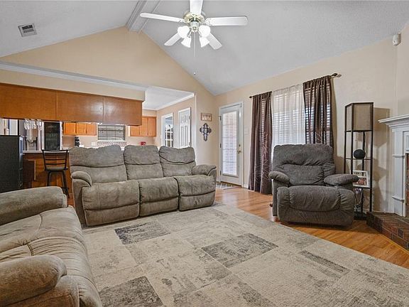 3rd image of 9613 Oak Forrest Pl