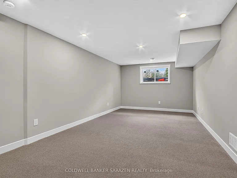 330 Whitham Cres — Photo 33