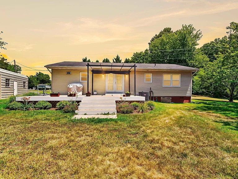 625 S Spotswood Trl — Photo 34