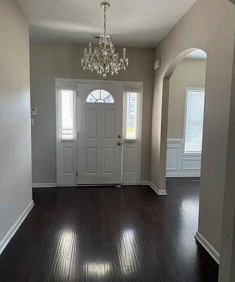 705 Stafford Ln — Photo 3