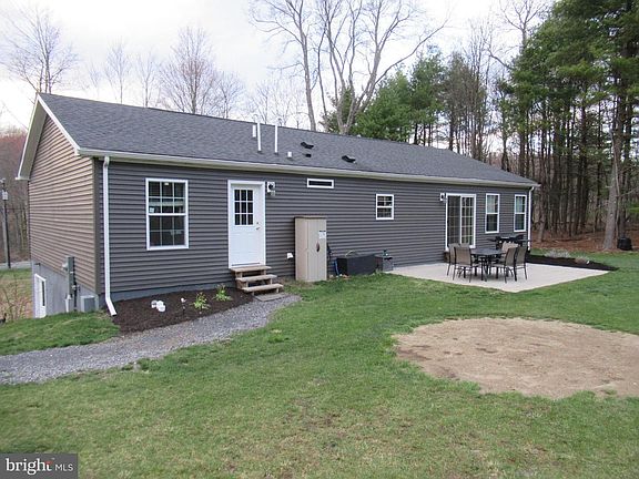 2nd image of 852 Spruce Rd