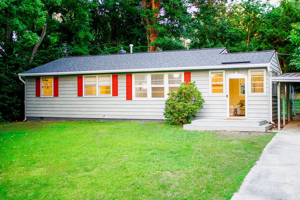 Building Photo - Pinecrest Dr