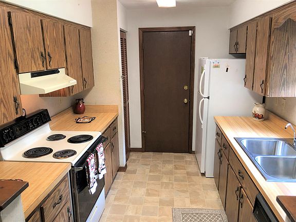 5th image of 63 Mayfield Cir