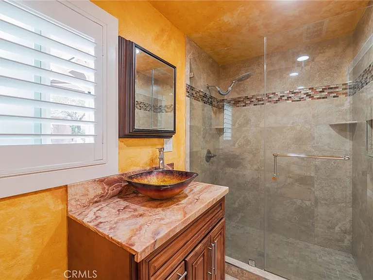 5562 Highland Ave — Photo 38