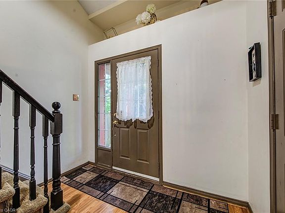 3rd image of 562 Erinbrook Dr