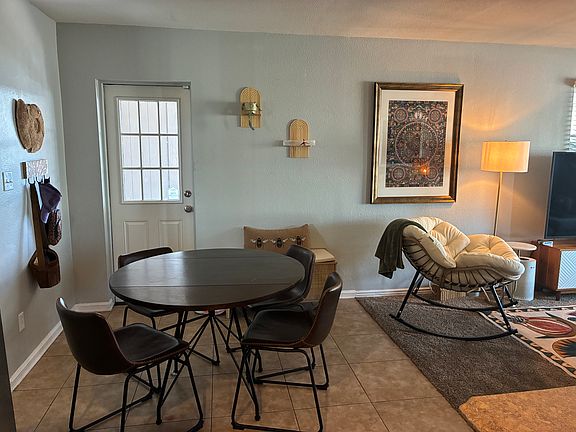 3rd image of 1237 E Vista Ave