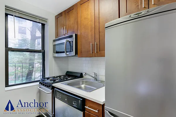 Rented by Anchor Associates | media 5