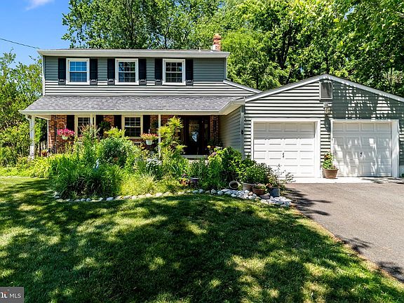 2nd image of 1767 Larkspur Rd