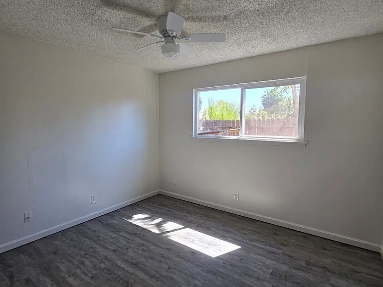 4431 E Hedges Ave #C — Photo 10