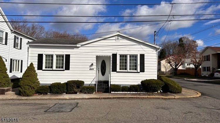 1st image of 881 Mill St