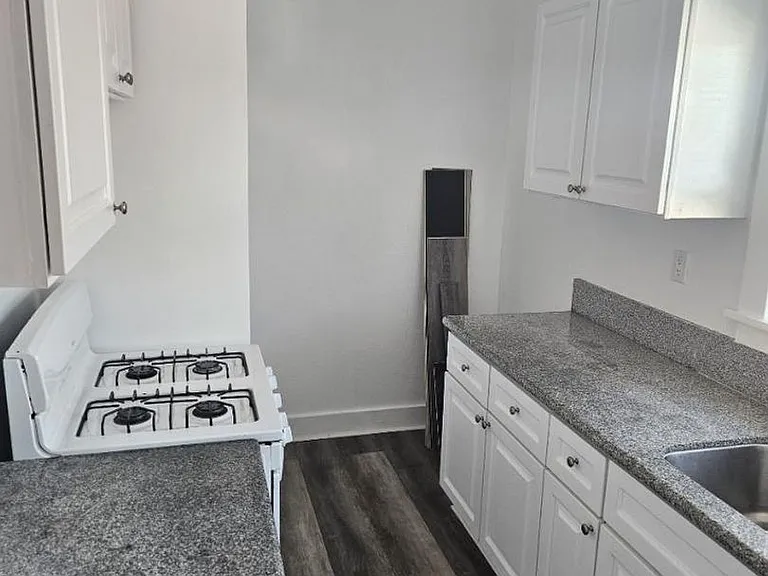 1445 N Warren Ave — Photo 4