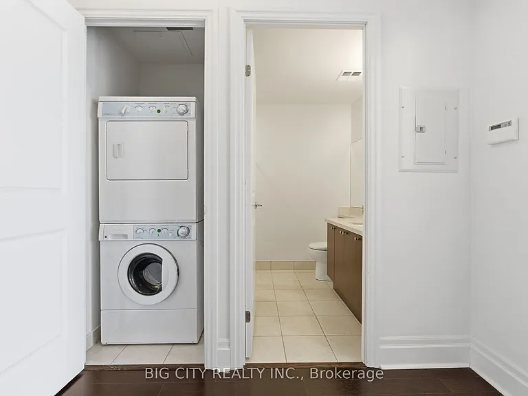 131 Upper Duke Cres #1005 — Photo 32