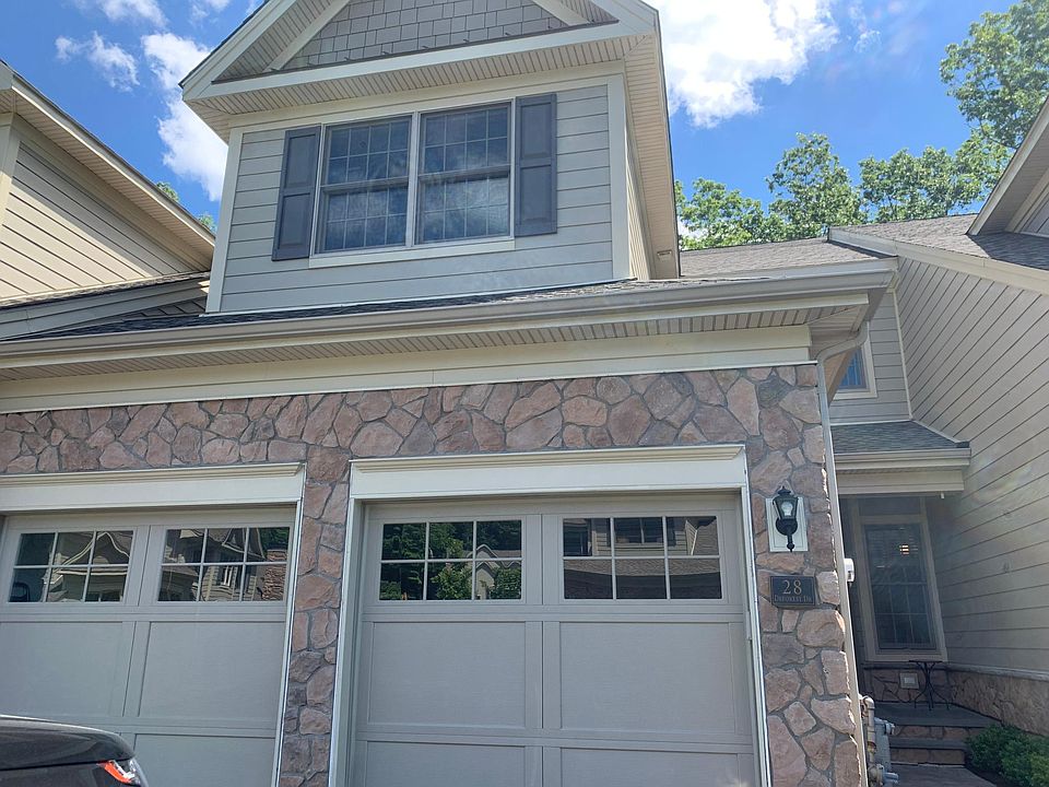 Front Entrance with Two Car Garage (Driveway will accommodate 4 Cars as Well)