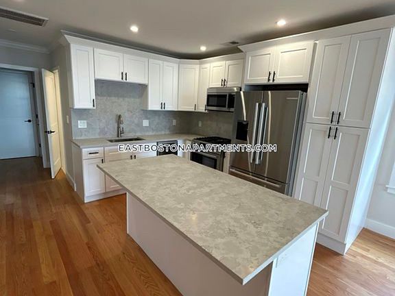 2nd image of 156 Bayswater St #1