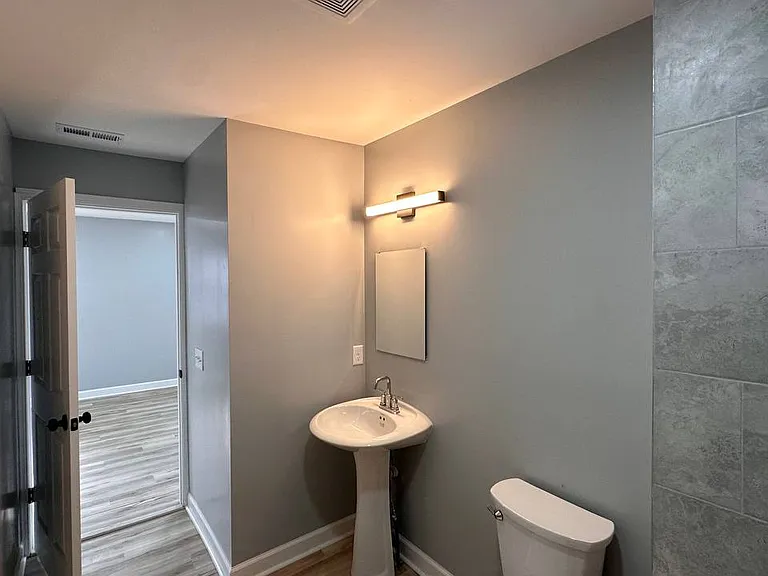 1107 E Mulberry St — Photo 12