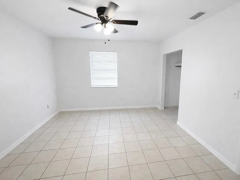 5010 Killarney Ave — Photo 3