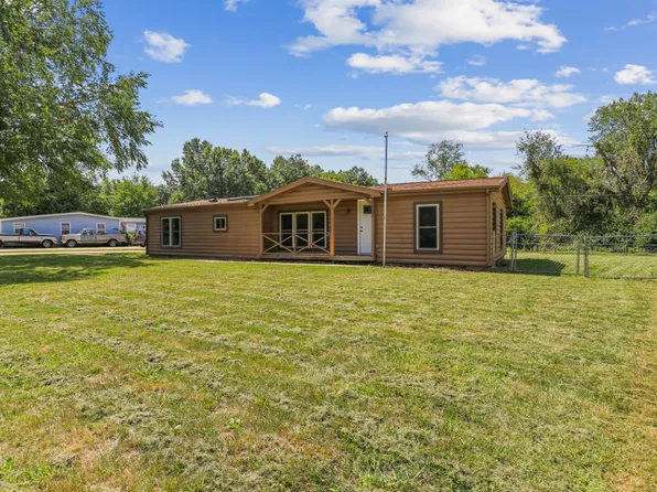 1207 Robin Rd, Mahomet, IL 61853