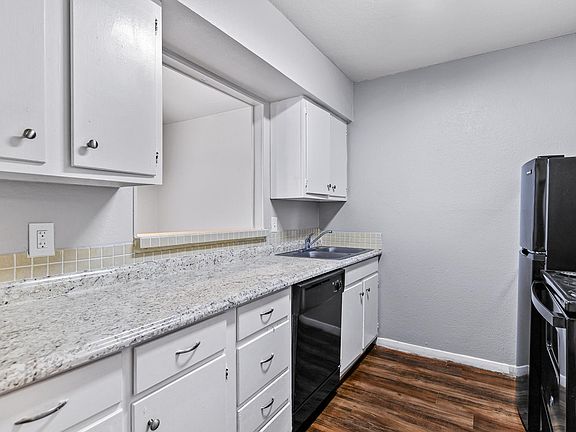 5th image of 453 Eldon Dr #31