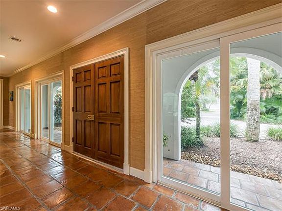 3rd image of 1031 Oriole Cir