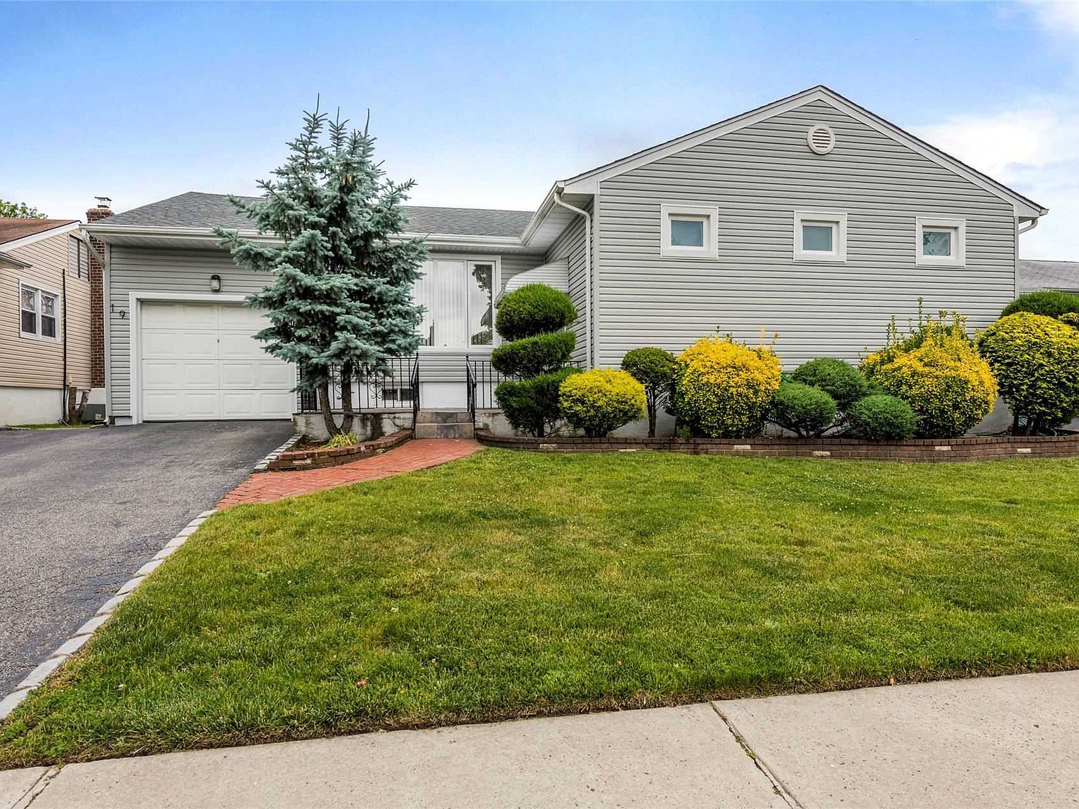 19 Kalmia Ln, Valley Stream, NY 11581 Zillow