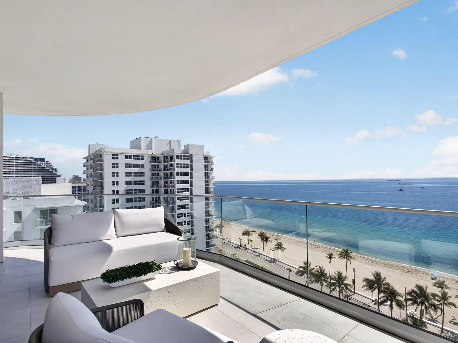 Selene Oceanfront Residences — Photo 2