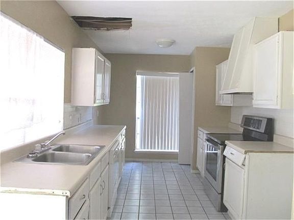 3rd image of 5807 Hopetown Dr