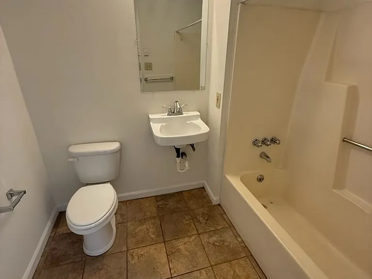 304 Reece Ave — Photo 8