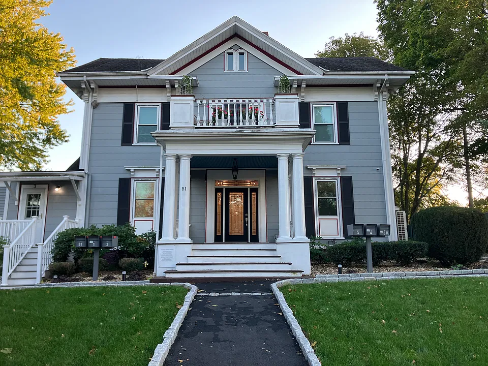 51 Mount Vernon St #1
