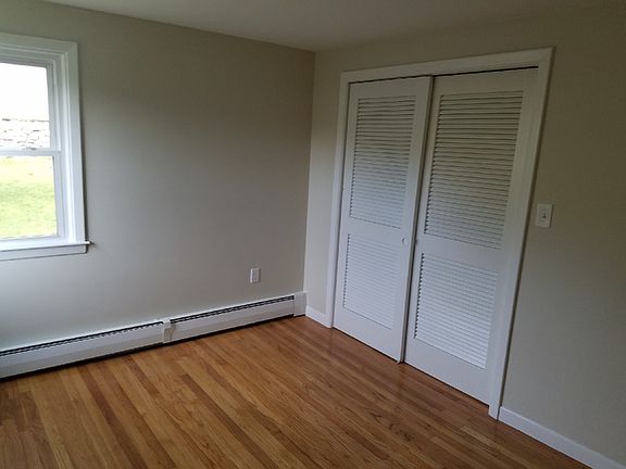 4th image of 12 Linwood Dr