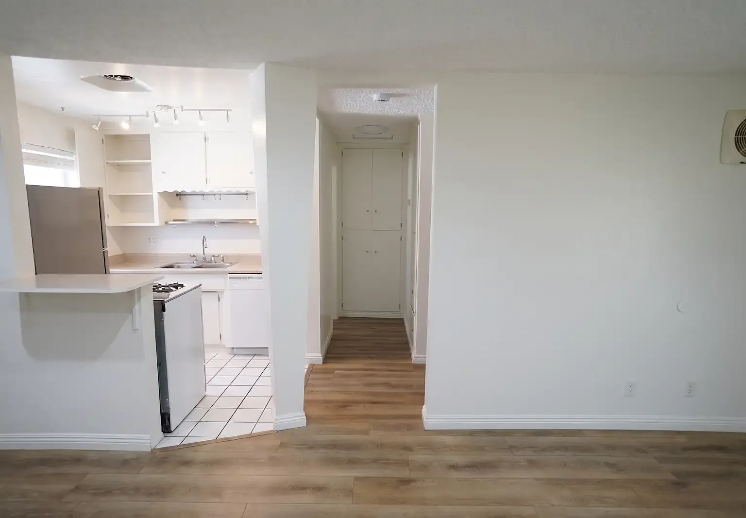 2 bed, $1,895 — Photo 2