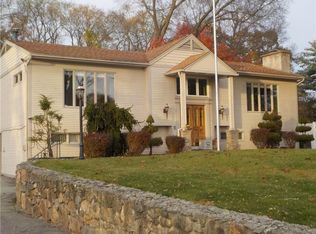 6 Lladnar Dr, Lincoln, RI 02865