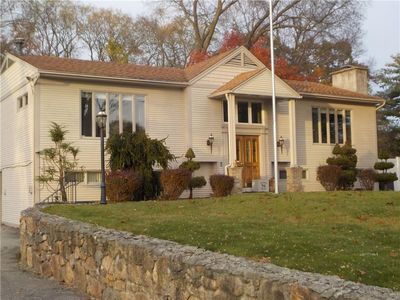 6 Lladnar Dr, Lincoln, RI, 02865