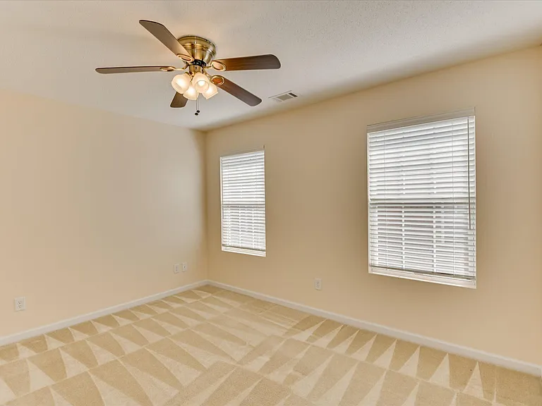 443 Surrey Park Dr SE — Photo 26