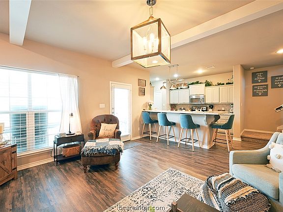 4th image of 3437 Summerway Dr