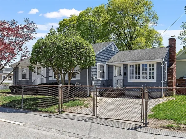 19 Cosgrove St, Lowell, MA 01852