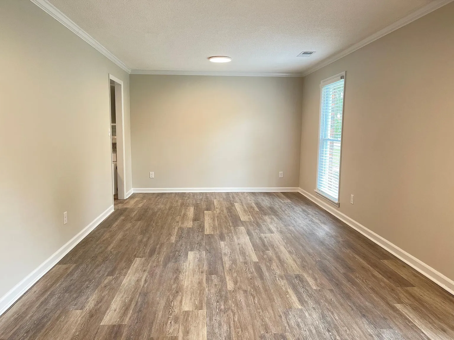3 bed, 1714 sqft, $1,800 — Photo 3
