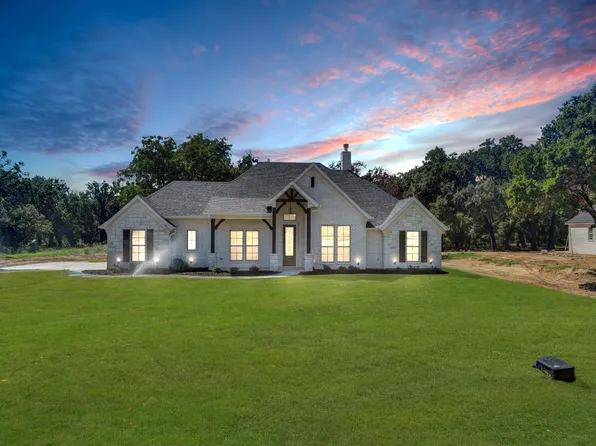 1012 Arbor Vista Dr, Azle, TX 76020