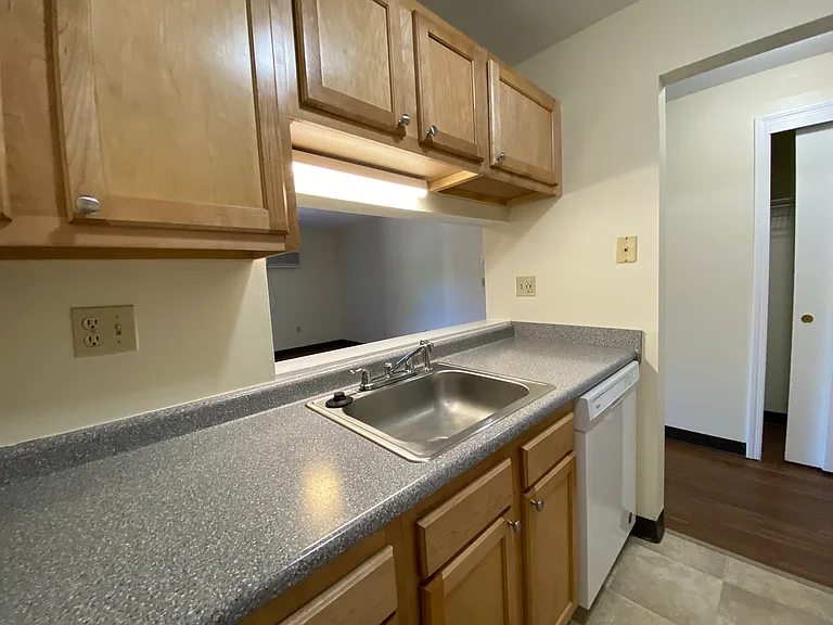Sunset Ridge Apartments — Photo 19