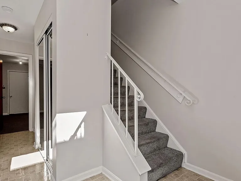 1902 Curtis Ct SE — Photo 5