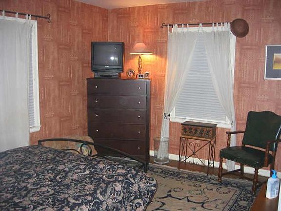 2nd image of 6474 N Broadway St