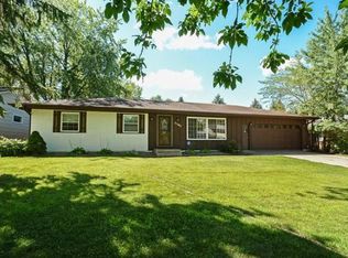 2190 Beam Ave E, Maplewood, MN 55109