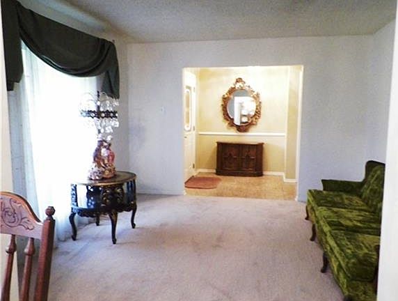 3rd image of 15915 Inwood Ln