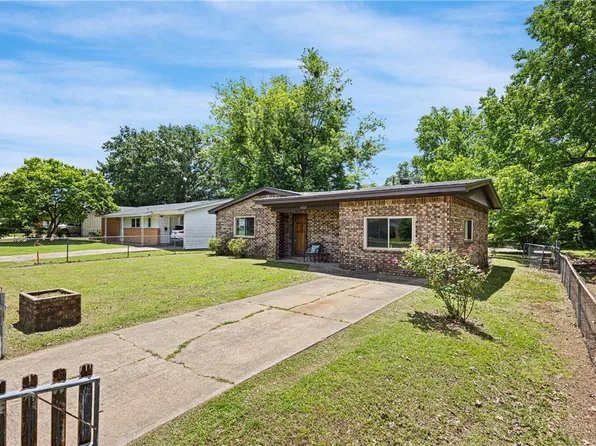 1002 E F St, Russellville, AR 72801