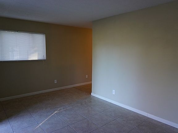 3rd image of 2318 W Burpee Dr