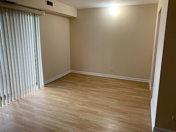 2nd image of 1460 Fairlane Dr APT 221
