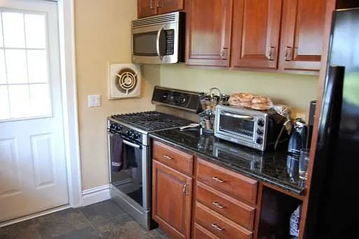18 Grove St #7 — Photo 4
