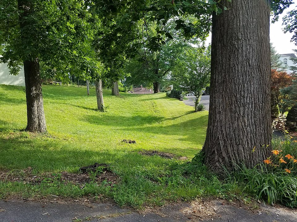 1st image of 143 Woodland Dr