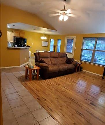 3rd image of 2407 Griffin Dr