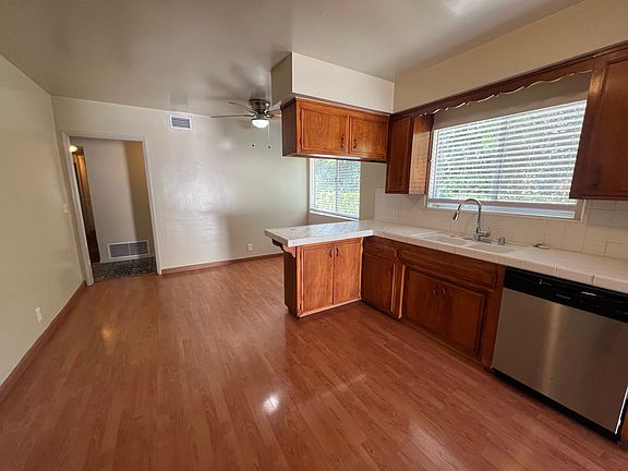 3rd image of 2640 Park Ave