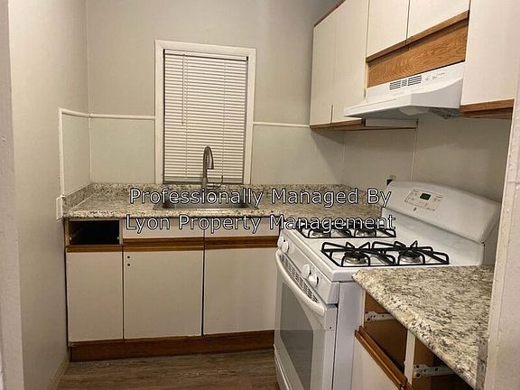 4th image of 844 Lonsdale Ave Unit 1R